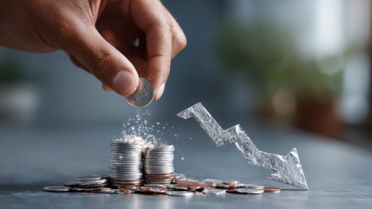 Ασήμι: Από τα ρεκόρ σε bear market - Πώς θα κινηθεί η αγορά, τι προβλέπουν οι αναλυτές