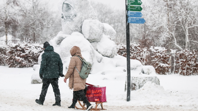 Συνεχίζεται η κακοκαιρία στη Γερμανία: Έκλεισε το αεροδρόμιο Βερολίνου λόγω παγετού