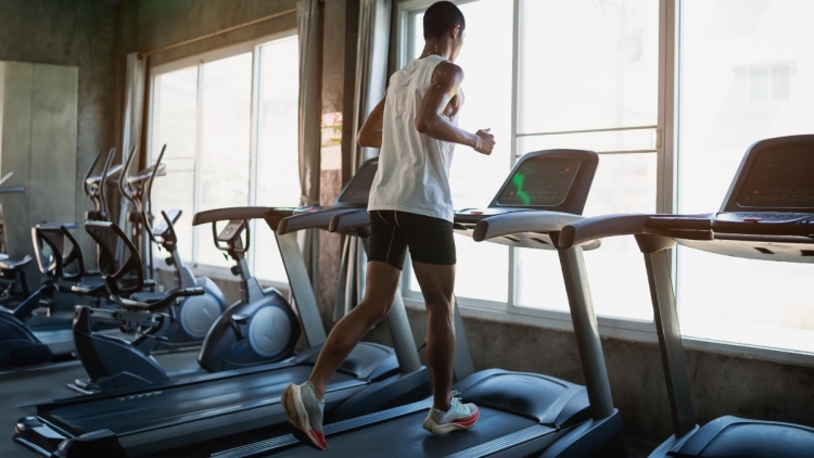 Ένας 35χρονος Βραζιλιάνος έτρεξε 188 χλμ. σε 24 ώρες σε διάδρομο γυμναστικής για να δοκιμάσει τα όριά του