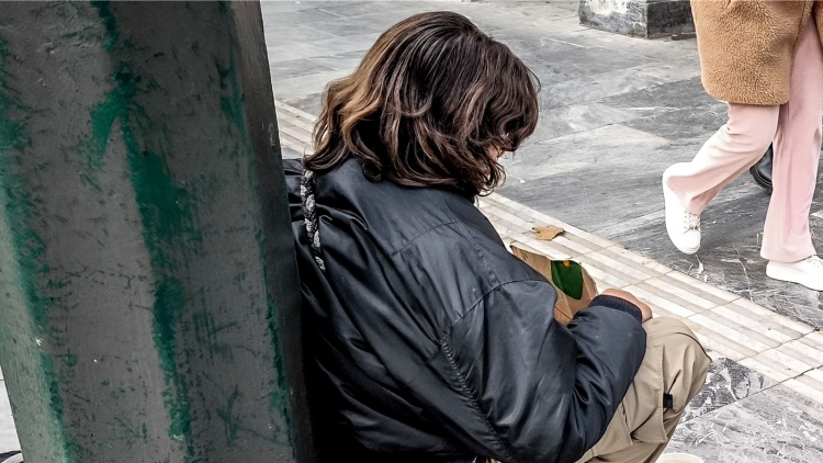 Πάνω από 400 θύματα εμπορίας και εκμετάλλευσης εντοπίστηκαν να επαιτούν σε Θεσσαλονίκη και Αθήνα