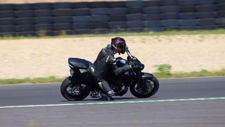 Υπάρχει υβριδική μοτοσικλέτα με κίνηση στους δύο τροχούς!