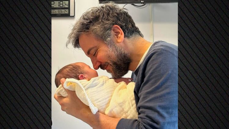 Ο Τεντ από το «How I Μet Υour Μother» έγινε πατέρας