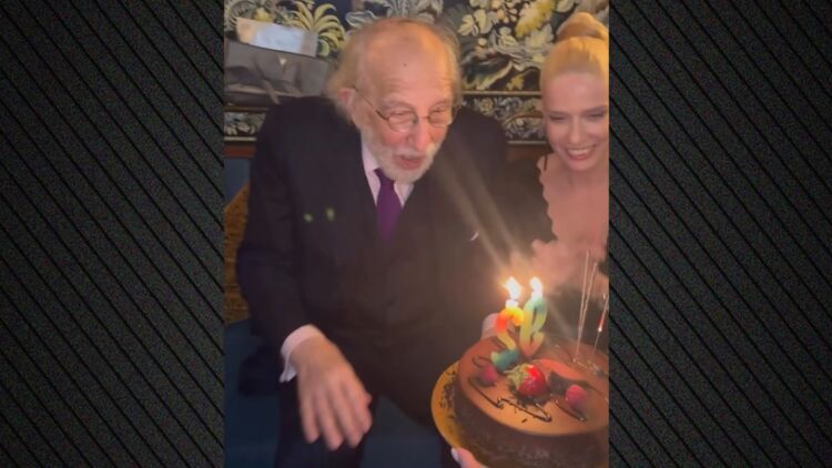 Αλέξανδρος Λυκουρέζος: Η έκπληξη που δέχτηκε για τα 92α γενέθλιά του, δείτε βίντεο