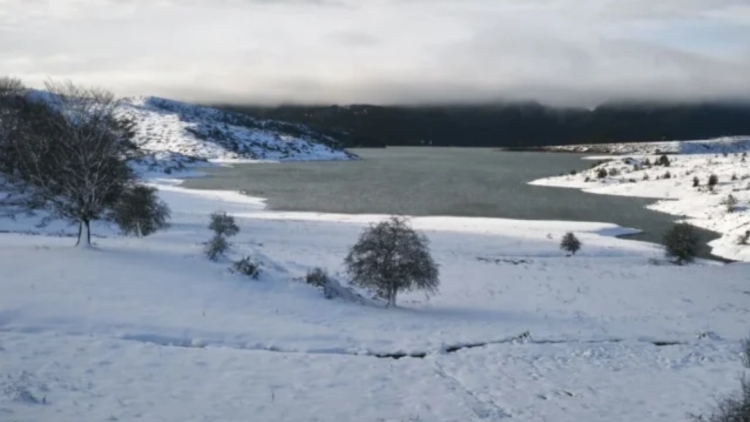 Περιπέτεια στα χιόνια για Σαουδάραβα τουρίστα κοντά στο Μέτσοβο - Εγκλωβίστηκε και η οδική βοήθεια