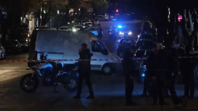 Λήξη συναγερμού  στο Παγκράτι μετά από εντοπισμό ύποπτου αντικειμένου έξω από τράπεζα, δείτε βίντεο