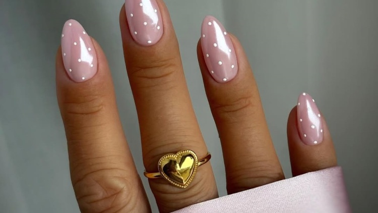 «In Love» mode: Δεκαπέντε manicure ιδέες εμπνευσμένες από την Ημέρα του Αγίου Βαλεντίνου
