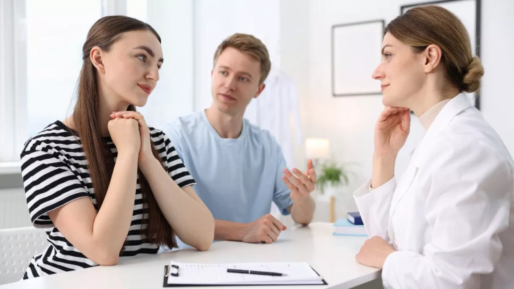 Δανός δότης: Τι επισημαίνει η Εθνική Αρχή Ιατρικώς Υποβοηθούμενης Αναπαραγωγής για τον έλεγχο του γενετικού υλικού
