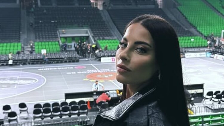 Μοντέλο από την Ιταλία «τρελάθηκε» με την ατμόσφαιρα στο παιχνίδι του Παναθηναϊκού με την Ρεάλ, βίντεο και φωτογραφίες 