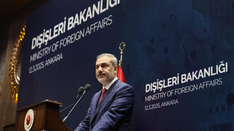 Κυπριακό, Τελωνειακή Ένωση και θεωρήσεις Σένγκεν συζήτησε ο Φιντάν με τον επίτροπο Διεύρυνσης της ΕΕ