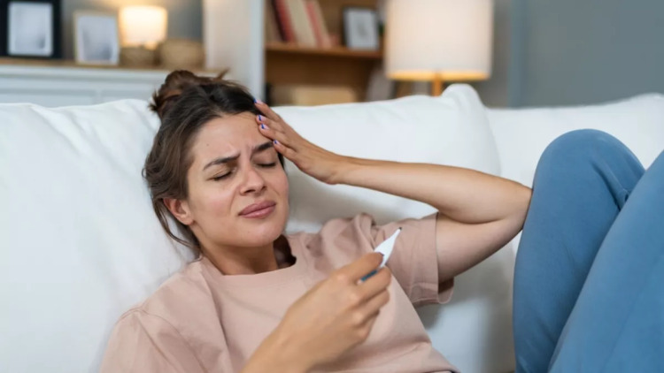 Αυξάνονται τα κρούσματα RSV – Πώς θα καταλάβετε εάν έχετε γρίπη, κρυολόγημα ή ιό RSV