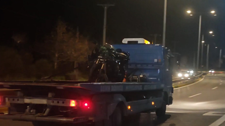 Μηχανή παρέσυρε πεζό στη Λεωφόρο Μαραθώνος: Δύο σοβαρά τραυματίες 