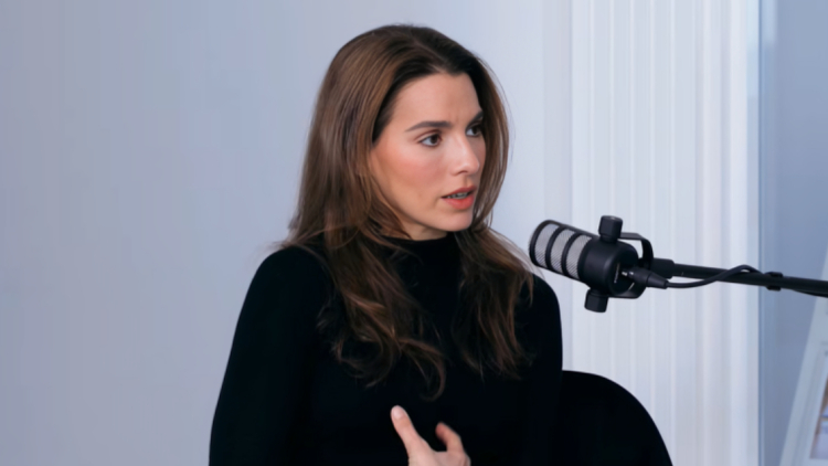 Μελία Κράιλινγκ: Με τη μητέρα μου ήμασταν σε κόντρα όταν ήμουν στην εφηβεία, δεν ξέρω γιατί ήμουν τόσο θυμωμένη