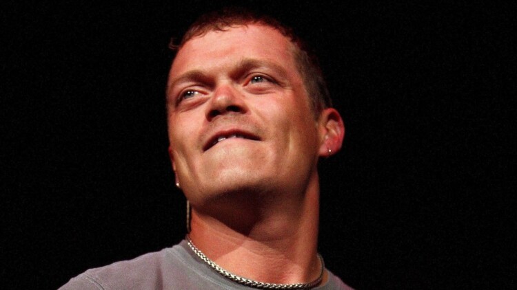 Πέθανε στα 47 του ο Μπραντ Άρνονλτ, τραγουδιστής των 3 Doors Down
