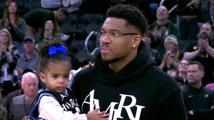 Γιάννης Αντετοκούνμπο: To Μιλγουόκι αποθέωσε τον Greek Freak λίγο μετά τη λήξη του trade deadline, φώναζαν «MVP»