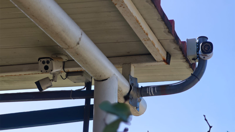 Φωτογραφίες από το «κάστρο» της συμμορίας με τα λαθραία τσιγάρα: Κάμερες ασφαλείας κατέγραφαν κάθε γωνία