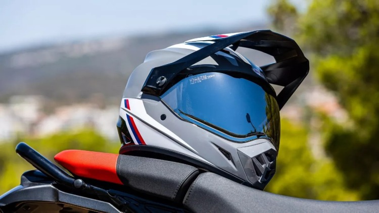 4+1 tips για να διαλέξετε το καλύτερο κράνος
