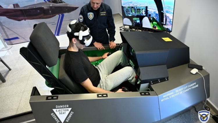 Πολεμική Αεροπορία: Προσομοιωτές αεροσκαφών F-16 και F-35 στο νέο λιμάνι Πατρών