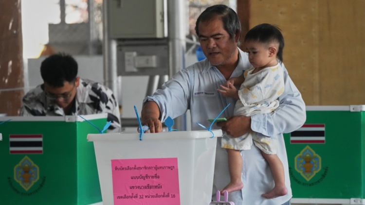 Ταϊλάνδη: 53 εκατομμύρια ψηφοφόροι στις κάλπες για εκλογές και δημοψήφισμα συνταγματικής αναθεώρησης 