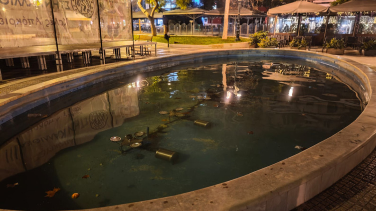 Σε κρίσιμη κατάσταση το 5χρονο κοριτσάκι που έπεσε σε σιντριβάνι στην Καλλιθέα: Το επανέφεραν οι γιατροί στο νοσοκομείο