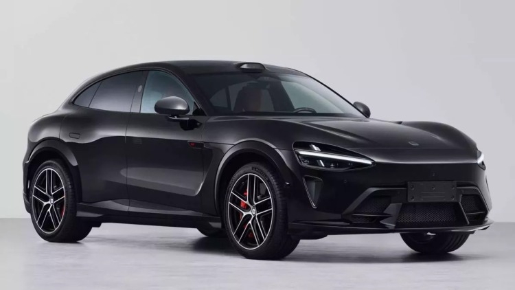 Ποια είναι η Ferrari από την Κίνα που «πατάει» την ορίτζιναλ;