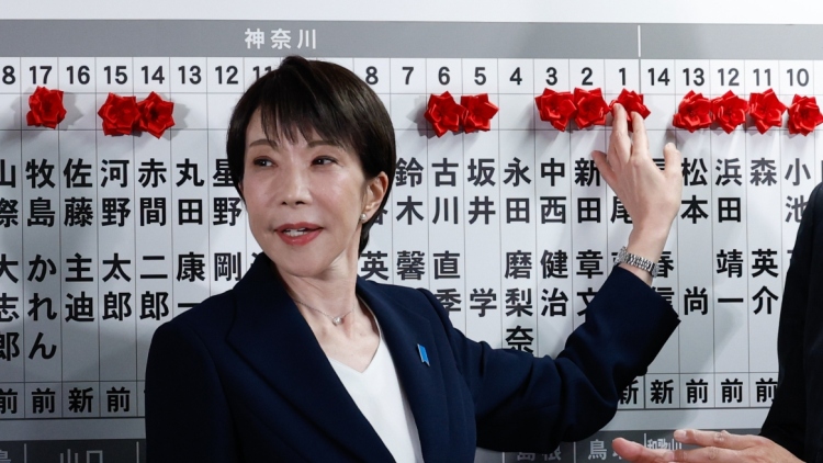 Ιστορική νίκη της Σανάε Τακαΐτσι στην Ιαπωνία:  Ράλι στις ασιατικές αγορές, ξεπέρασε τις 57.000 μονάδες ο Nikkei
