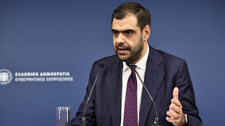 Μαρινάκης: Η ενημέρωση των πολιτικών συντακτών, δείτε live
