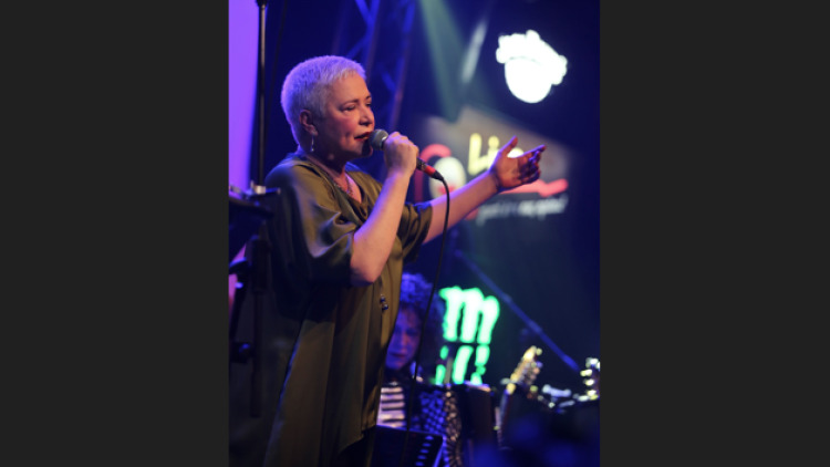 Μελίνα Κανά: Επιστροφή στη σκηνή με καινούργια τραγούδια 