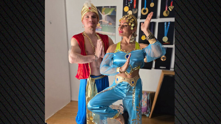 Η Βασιλική Μιλλούση και ο Λευτέρης Πετρούνιας μεταμφιέστηκαν σε πρωταγωνιστές του Μπόλιγουντ για τις Απόκριες
