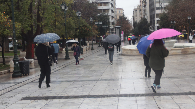 Άστατος καιρός με βροχές και καταιγίδες τις επόμενες ημέρες, πώς θα κάνουμε Τσικνοπέμπτη

