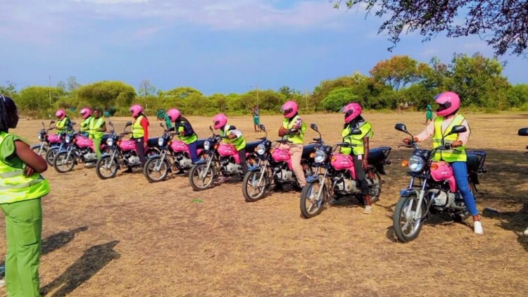 Boda girls: Οι γυναίκες της Κένυας που βοηθούν εγκύους και επίτοκους να φτάσουν έγκαιρα στο νοσοκομείο
