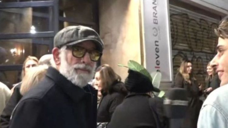 Πέτρος Φιλιππίδης: «Είσαι καλά παιδί μου;» είπε ενοχλημένος σε δημοσιογράφο σε βραδινή του έξοδο
