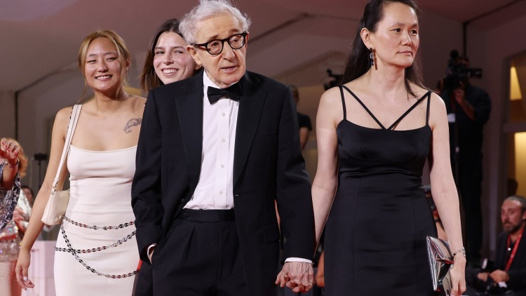 Επστάιν: Έδωσε 15 χιλιάδες δολάρια στον Γούντι Άλεν για να «βοηθήσει» τη θετή κόρη του να αποφοιτήσει από ιδιωτικό σχολείο
