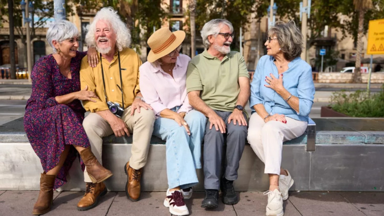 Πού ζουν οι γηραιότεροι άνθρωποι της Ευρώπης – Τι αποκαλύπτει η γεωγραφία για μία ήπειρο που γερνά άνισα
