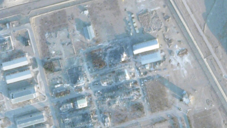 Για πιθανό πλήγμα των ΗΠΑ ετοιμάζονται στο Ιράν: Καλυμμένες με χώμα οι είσοδοι στον πυρηνικό σταθμό του Ισφαχάν, σύμφωνα με δορυφορικές εικόνες