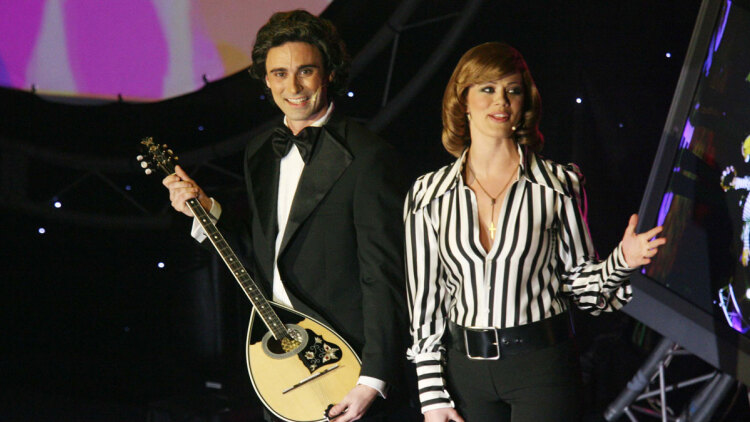 Οι ελληνικοί τελικοί της Eurovision που έγραψαν ιστορία: Οι μεταμφιέσεις των Καπουτζίδη και Μακρυπούλια και το σόου των αδερφών Μαγγίρα 