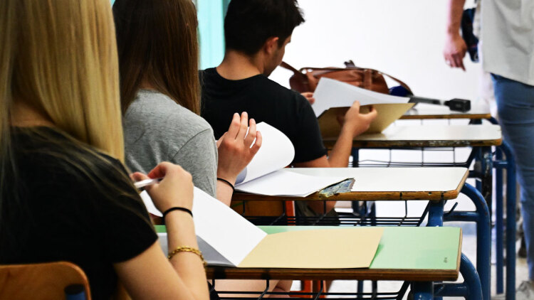 Οι προτάσεις του υπουργείου Παιδείας για το νέο Λύκειο και το Εθνικό Απολυτήριο: Μείωση ύλης και εξεταζόμενων μαθημάτων για τη Γ' Λυκείου