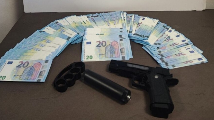 Συνελήφθη 21χρονος που είχε 723 πλαστά χαρτονομίσματα στο σπίτι στη Θεσσαλονίκη