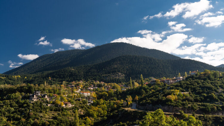 Τριήμερο Καθαράς Δευτέρας κοντά στην Αθήνα: Απόδραση σε 5 ελατοσκέπαστα χωριά 