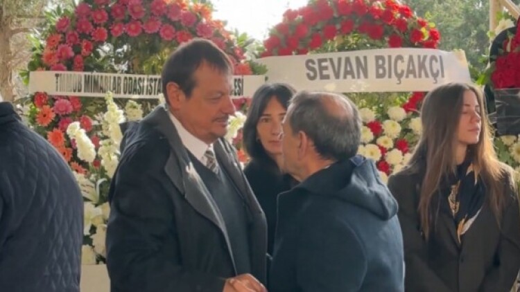 Το τελευταίο «αντίο» του Εργκίν Αταμάν στην μητέρα του, βίντεο 