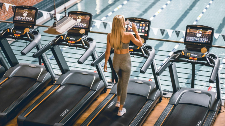 Η προπόνηση 12-3-30 που έχει γίνει viral στο TikTok είναι ιδανική για όσους θέλουν αποτελέσματα χωρίς εξάντληση
