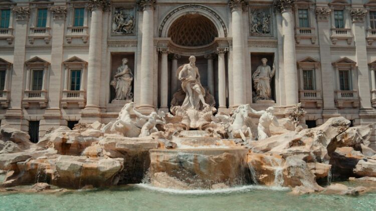 Fontana di Trevi: Δικαιολογείται το εισιτήριο των 2 ευρώ για το πιο διάσημο σιντριβάνι της Ρώμης;
