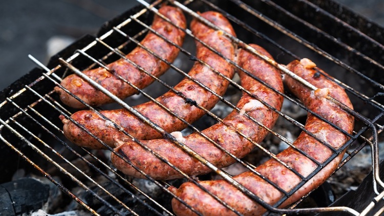 Τα λουκάνικα ανά την Ελλάδα: Από τις Κυκλάδες μέχρι τη Μακεδονία, οι γεύσεις, τα αρώματα