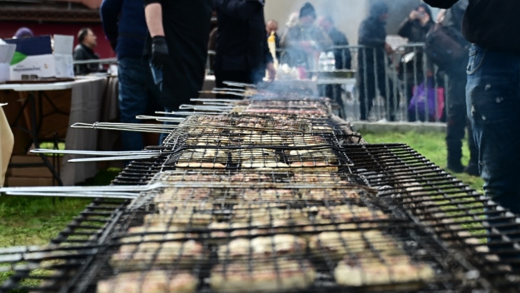 Τσικνοπέμπτη: Σταθερές τιμές και επάρκεια κρεάτων στην αγορά της Θεσσαλονίκης, αλλά με μειωμένες παραγγελίες