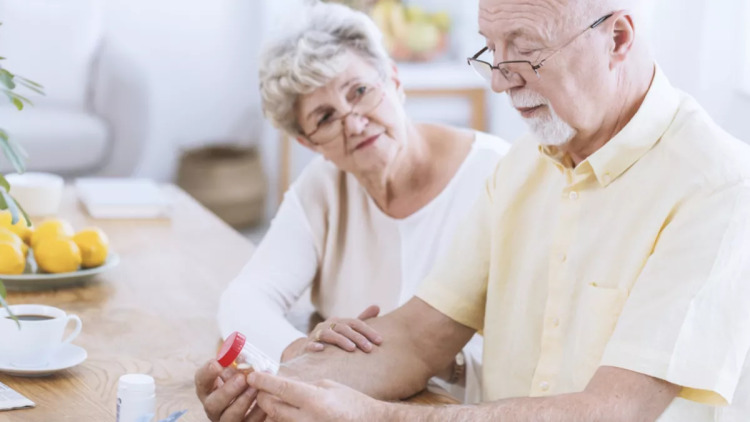 Έχετε χοληστερόλη και παίρνετε στατίνες; Τι αποκαλύπτει έρευνα για τις παρενέργειές τους
