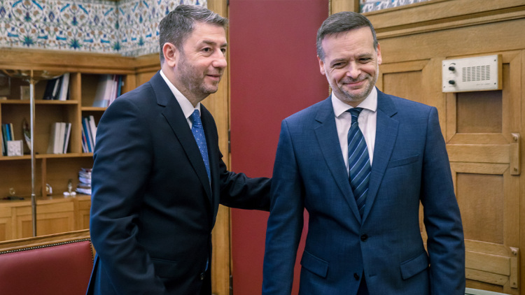 Νέος εμφύλιος στο ΠΑΣΟΚ, αυτή τη φορά για τους συνέδρους από την Κρήτη