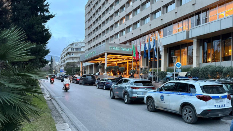 Τηλεφώνημα για βόμβα στο ξενοδοχείο Divani Caravel, δείτε βίντεο και φωτογραφίες