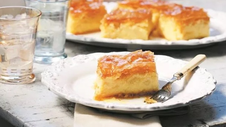 23 γλυκά με κρέμα και γάλα για την Κυριακή της Αποκριάς