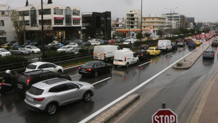 Κίνηση στους δρόμους: Από νωρίς στο «κόκκινο» ο Κηφισός και η Κηφισίας, προβλήματα και στη Λεωφ. Αθηνών