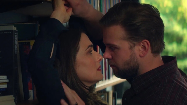 Η Ρέιτσελ Βάις και ο Λίο Γούνταλ σε μια παθιασμένη ερωτική σχέση στη σειρά Vladimir, δείτε το τρέιλερ
