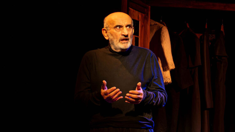 Ροδάφ’νον, μία παράσταση στην ποντιακή διάλεκτο